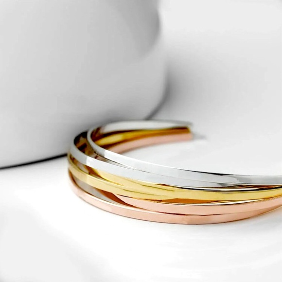 ⚜️𝟯𝟬%𝗢𝗙𝗙 𝗯𝘂𝗻𝗱𝗹𝗲𝘀 𝟯+⚜️ NEW Thin Minimalist Stainless Steel Cuff - Picture 4 of 16